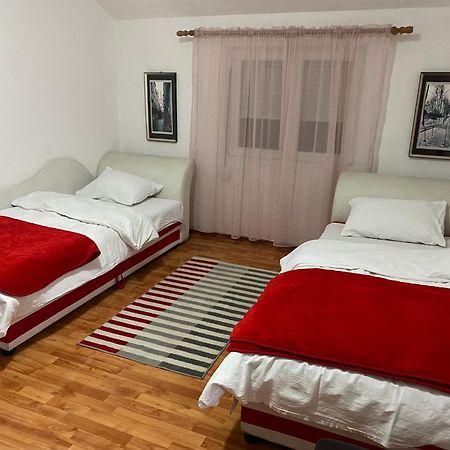 Apartmani Breze 波德戈里察 外观 照片