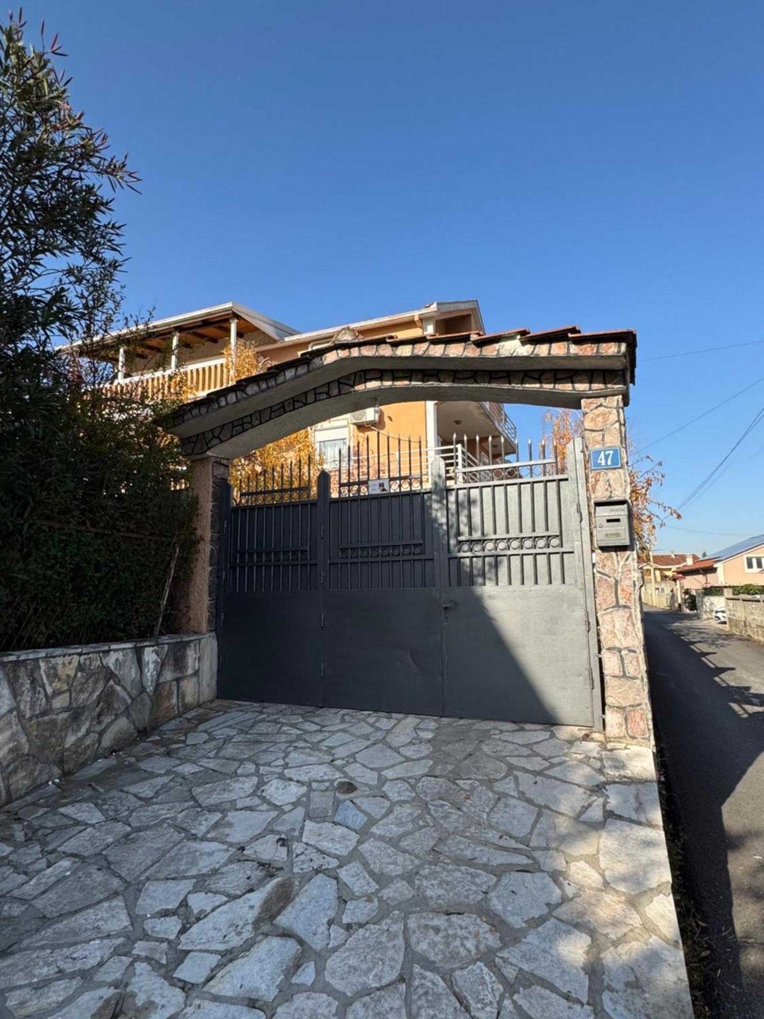 Apartmani Breze 波德戈里察 外观 照片