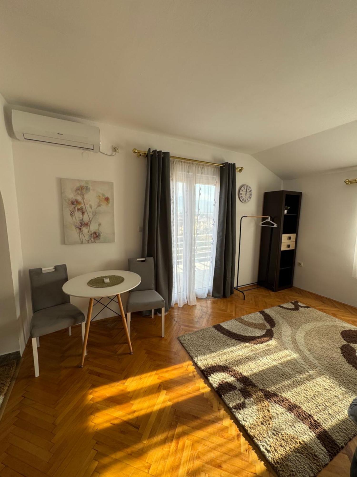 Apartmani Breze 波德戈里察 外观 照片